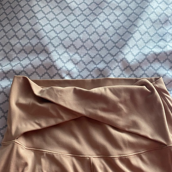 Beige Aerie Offline Leggings with Cute Crossover - Picture 2 of 3